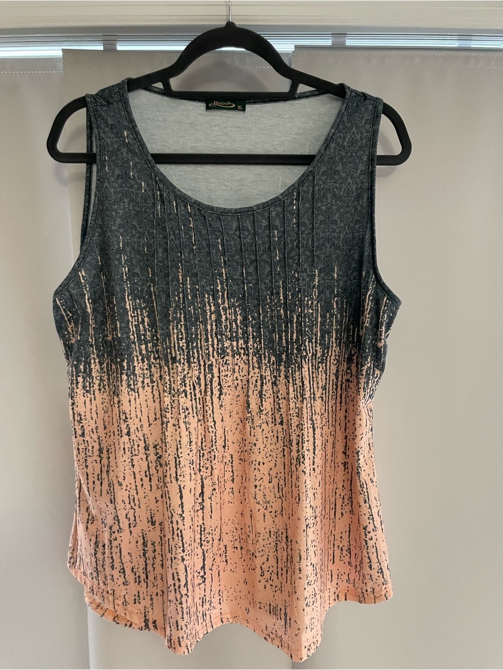 Sleeveless Ombre Split-Dye Tank Top - Peach and Charcoal